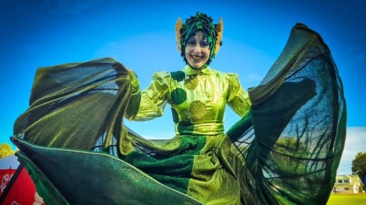 1 green lady stiltwalker wow